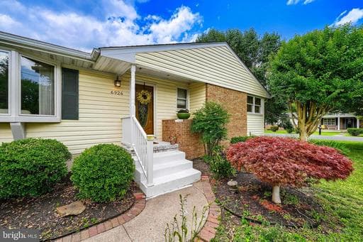6926 BIRDWOOD AVENUE - Photo 1