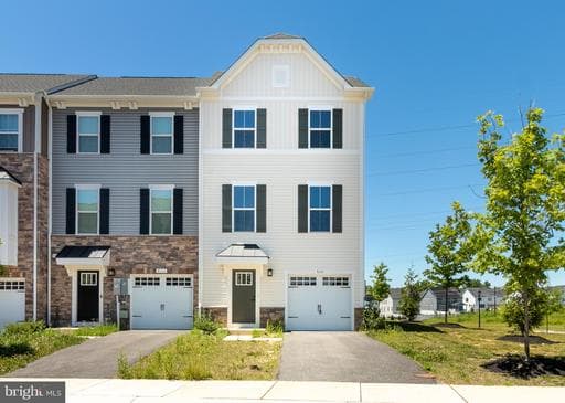 8100 PRIMROSE LANE - Photo 1