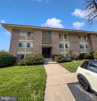 7208 DONNELL PLACE B-2 - Photo 1