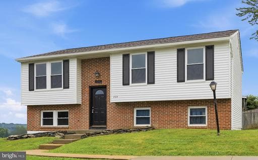 224 TAMARACK WAY - Photo 1