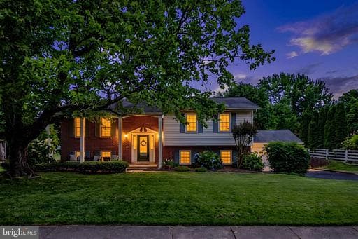 3213 Allness Ln, Herndon, VA 20171-3323, United States