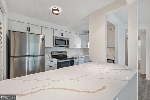 8384 BROCKHAM DRIVE 29/84K - Photo 1