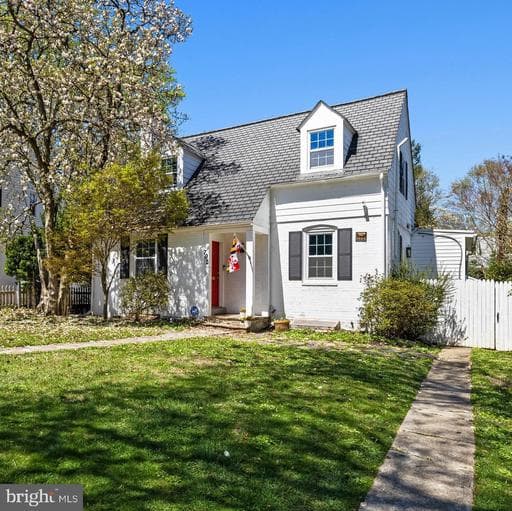 702 W MELROSE AVENUE