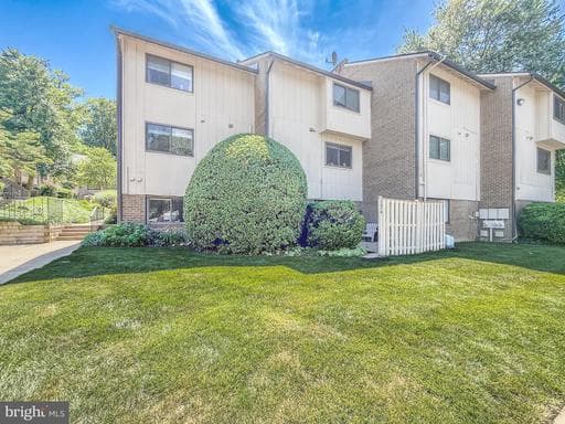 2674 GLENGYLE DRIVE 53 - Photo 1