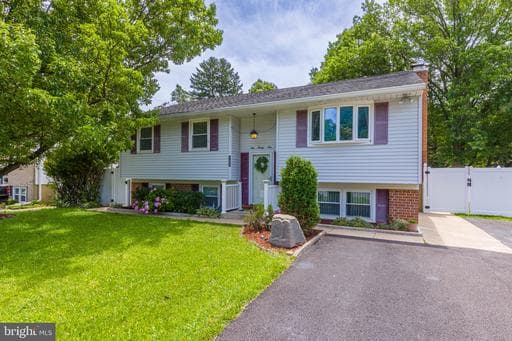 121 E CHERRY HILL ROAD - Photo 1