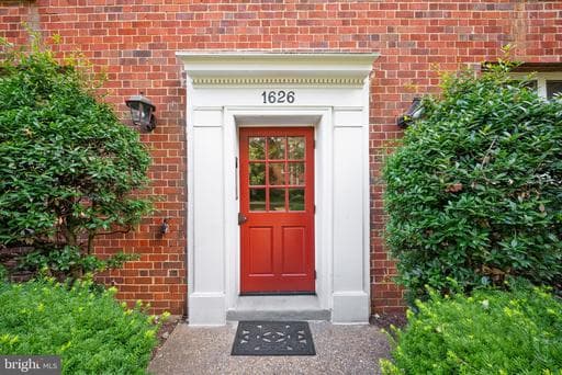 1626 W ABINGDON DRIVE 302