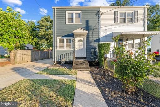 7215 E LOMBARD STREET - Photo 1