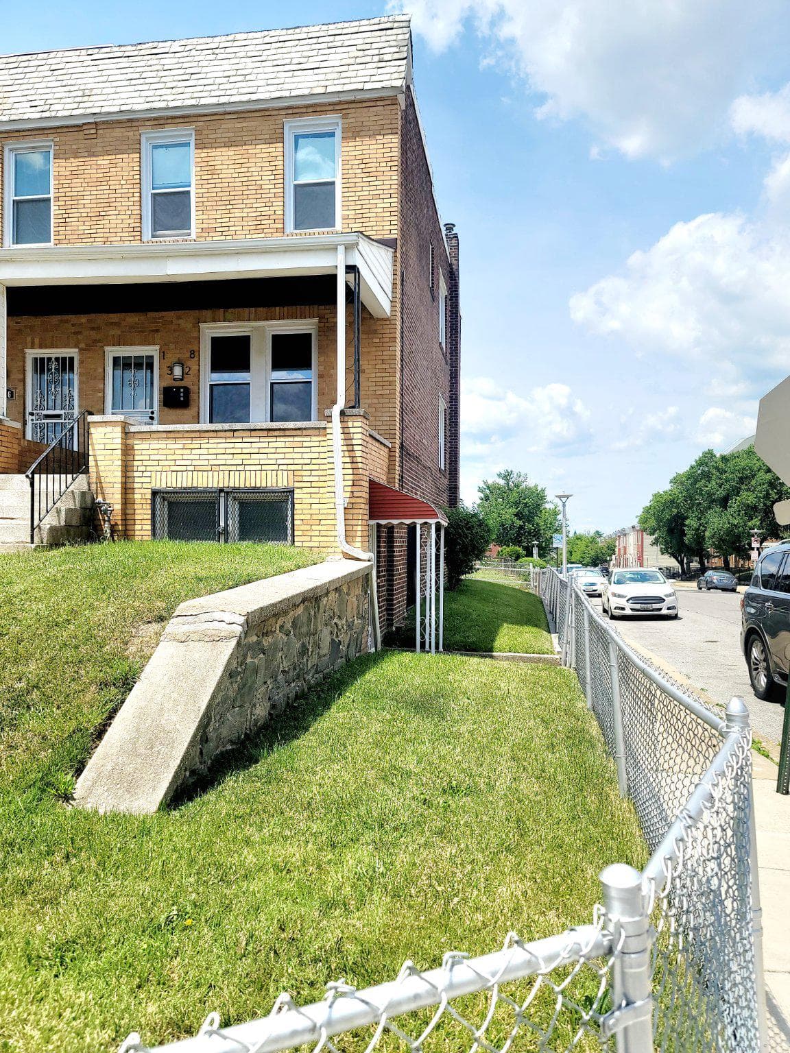1328 N KENWOOD AVENUE