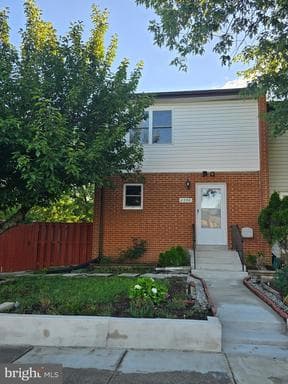 8238 WYCLIFFE COURT