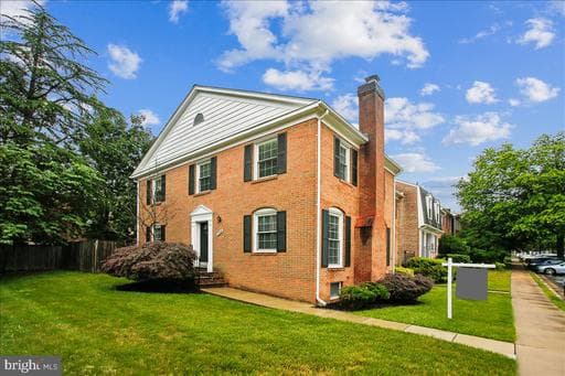 7018 BRADWOOD COURT - Photo 1