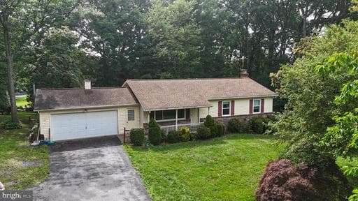 220 HIDEAWAY DRIVE - Photo 1