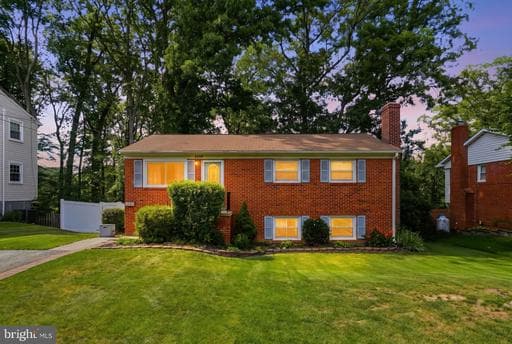 2208 EMPORIA STREET