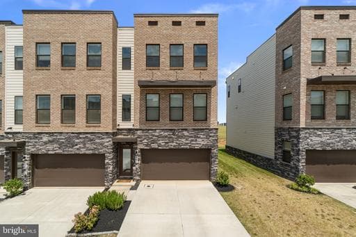 861 AMITY STREET - Photo 1