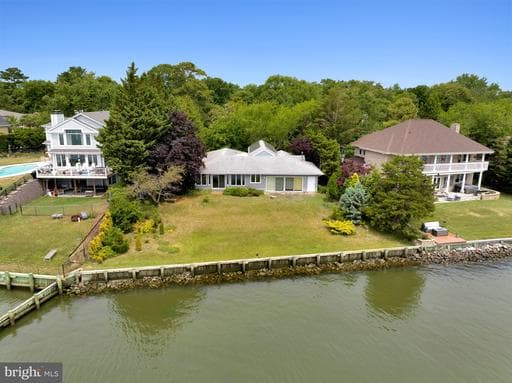 129 E BAY VIEW DRIVE - Photo 1