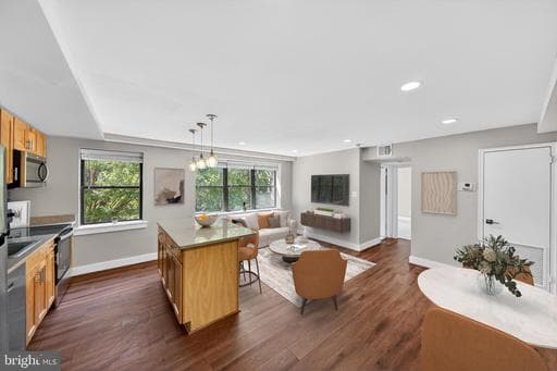 212 OAKWOOD STREET 213