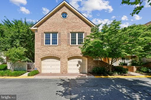 5823 LINDEN SQUARE COURT 52 - Photo 1