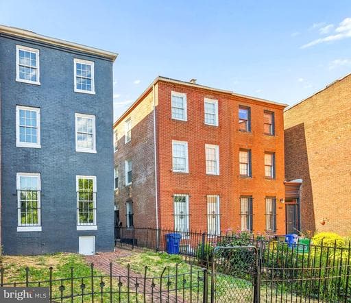 1626 HOLLINS STREET