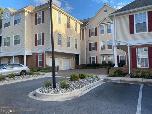 5001 HOLLINGTON DRIVE 202 - Photo 1