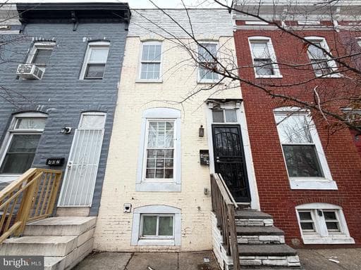 404 N MONTFORD AVENUE - Photo 1
