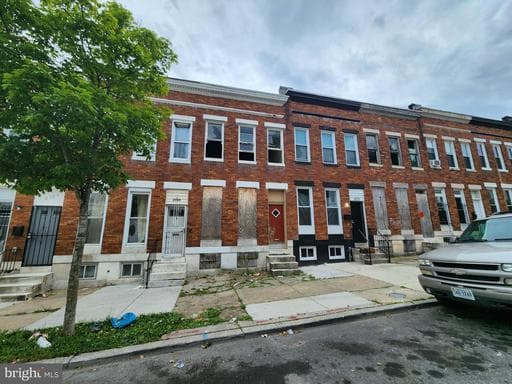 2731 HARLEM AVENUE - Photo 1