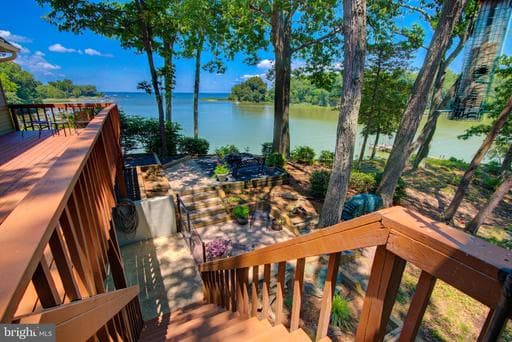 579 BAY POINTE DRIVE - Photo 1