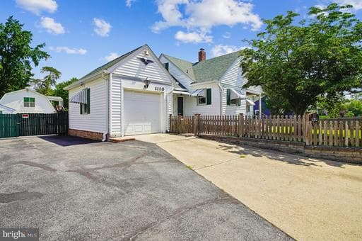 1110 TYLER AVENUE - Photo 1
