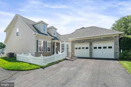 9405 PRIMROSE LANE - Photo 1