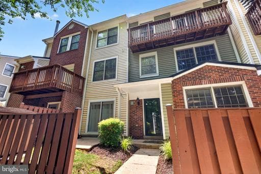 12585 Kempston Ln, Woodbridge, VA 22192-5066, United States