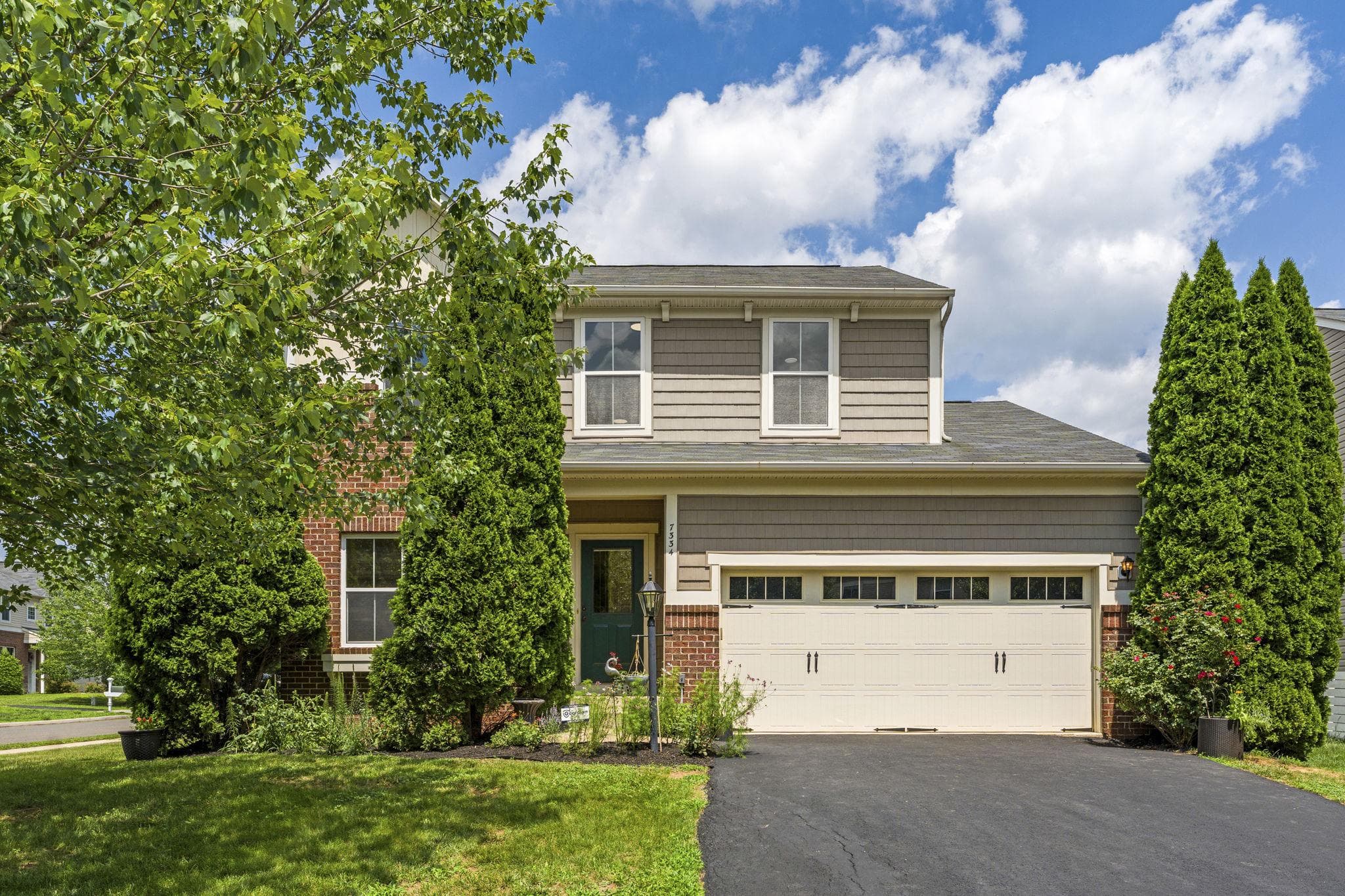 7334 Lake Willow Ct, Warrenton, VA 20187-5834, United States - Photo 1