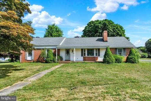 4120 HILLCREST AVENUE - Photo 1