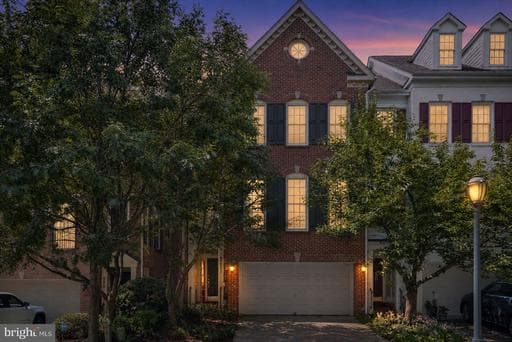 811 OAK KNOLL TERRACE - Photo 1