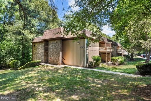 5818 ROYAL RIDGE DRIVE M - Photo 1