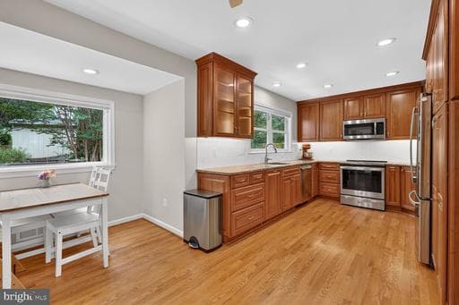 1933 Relda Ct, Falls Church, VA 22043-1830, United States