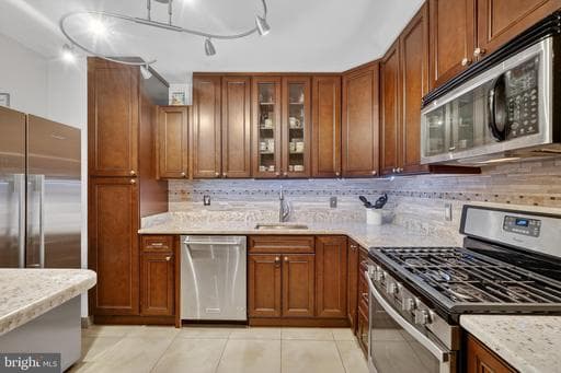 3001 VEAZEY TERRACE 715