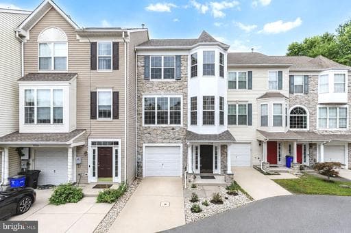 5748 GOLDFINCH COURT