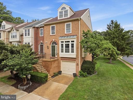 12000 Lisa Marie Ct, Fairfax, VA 22033-4644, United States - Photo 1