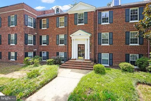 400 COMMONWEALTH AVENUE 304