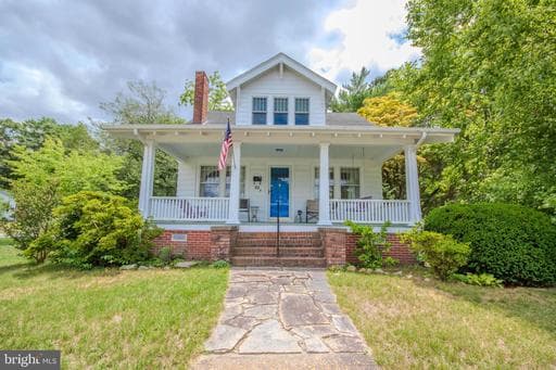 512 W COLLEGE AVENUE