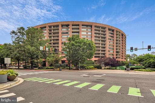 1805 Crystal Dr, Arlington, VA 22202-4400, United States