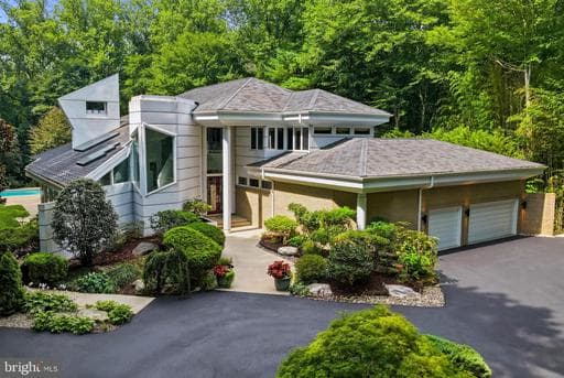 9 OAKLYN COURT - Photo 1