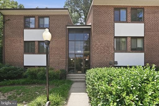 1526 Northgate Sq, Reston, VA 20190-3762, United States