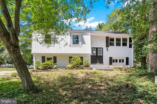 994 HILLENDALE DRIVE