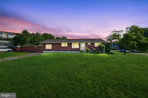 906 Wingfield Rd, Woodbridge, VA 22191-1334, United States