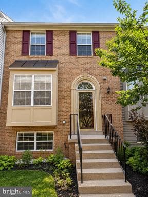 13824 Bridlington Ct, Centreville, VA 20120-5205, United States - Photo 1
