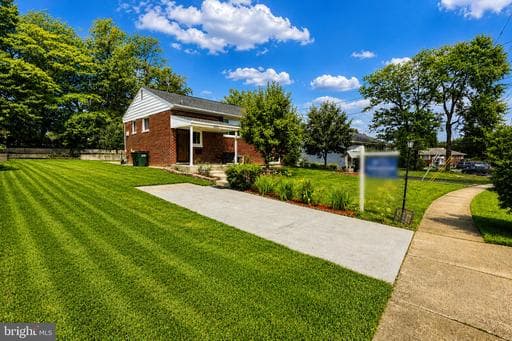 5712 Ash Dr, Springfield, VA 22150-3611, United States