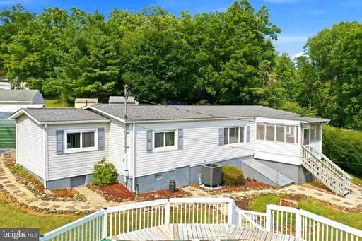 1233 SUMMIT POINT DRIVE