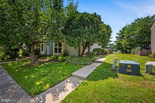1216 INDEPENDENCE SQUARE - Photo 1