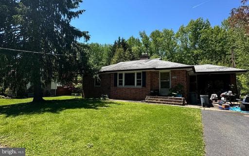 1108 MONTREAL DRIVE - Photo 1