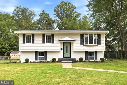 402 PICKETT LANE