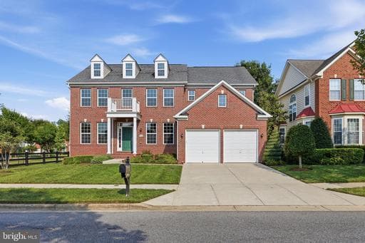 2700 LAKE FOREST DRIVE